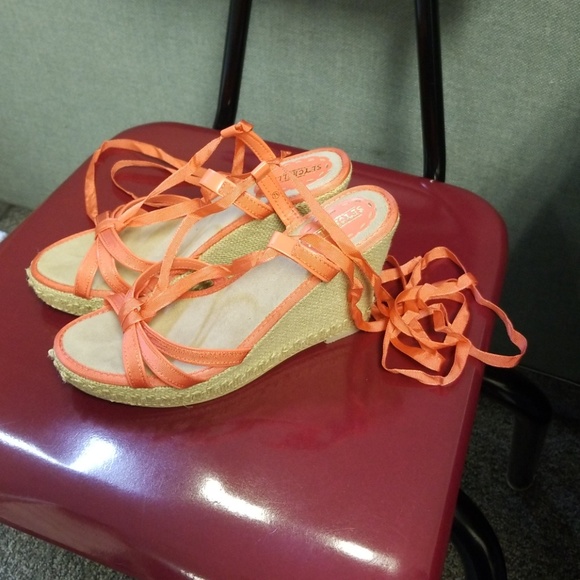 Sandle - Picture 3 of 5